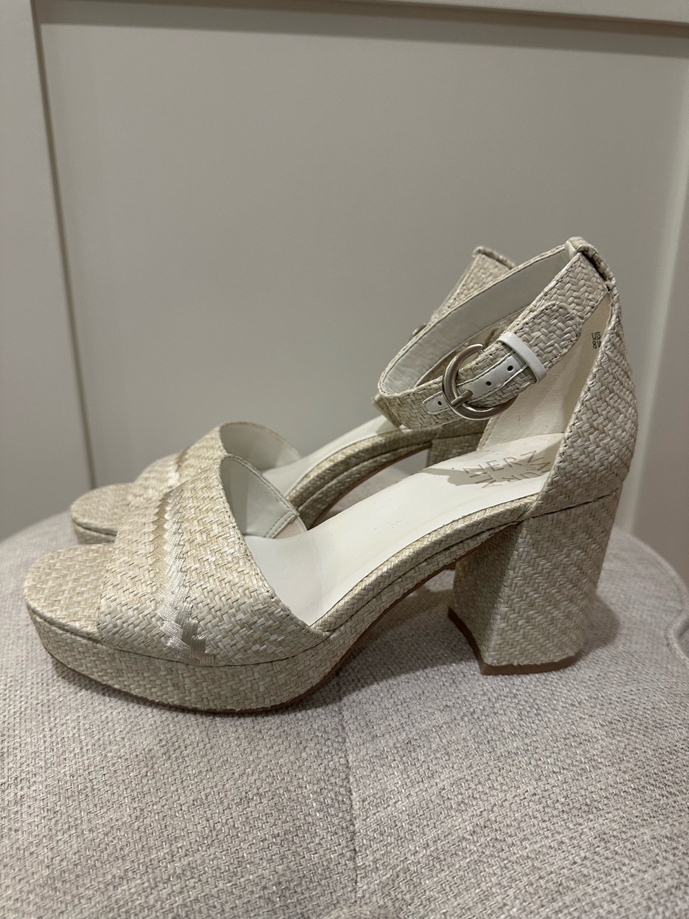 Naturalizer size 8 Wide Pearlyn 4 block heel platform dress sandals